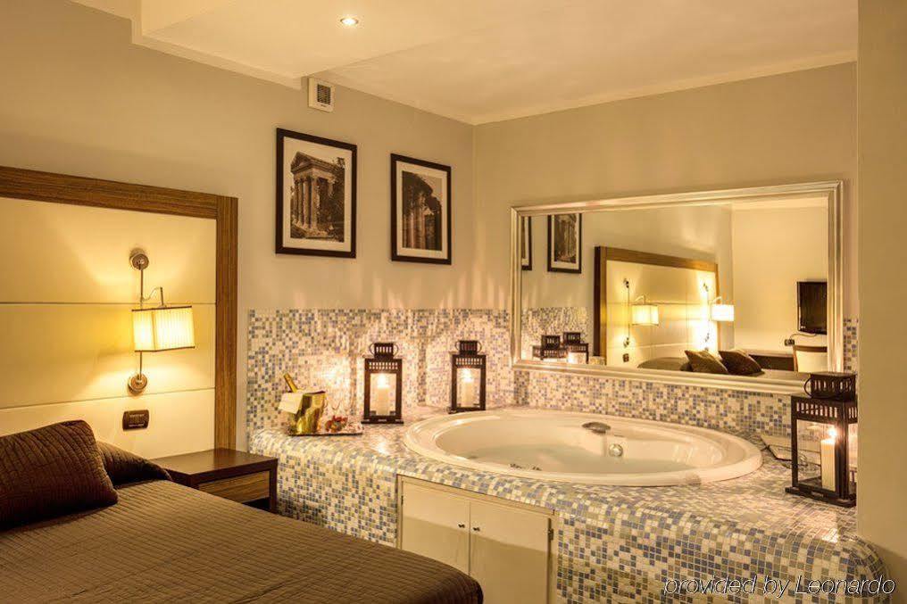 The Hotel Rom